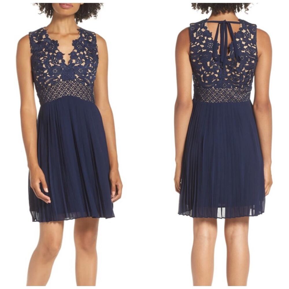 Heartloom‎ Women's Ronni Fit & Flare V-Neck Blue Lace Dress Size Medium